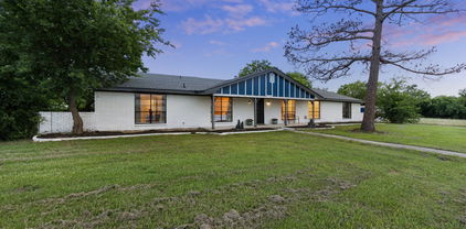 713 W Rosemary St, Quinlan