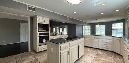 422 W Oneal St, Wills Point