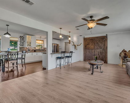 104 Willow Lake Ln, Crandall