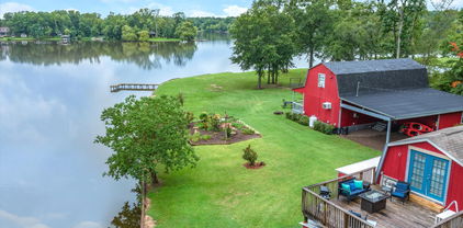 310 N Lake Dr, Murchison