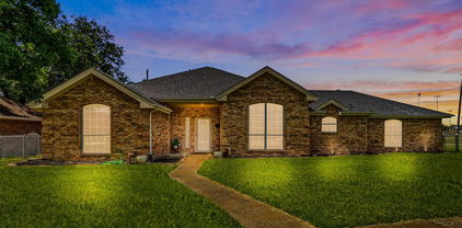 406 Mulberry Cir, Forney