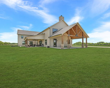 3106 County Road 2526, Quinlan
