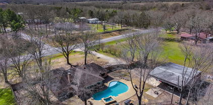 1039 Fm 2909, Canton