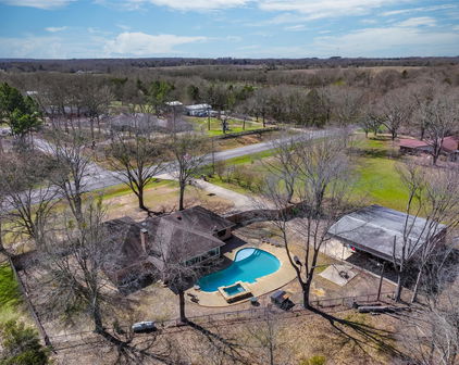 1039 Fm 2909, Canton