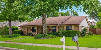 1318 Westpark Dr, Garland