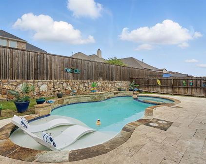 1519 Calcot Ln, Forney