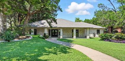 1917 Wood Dale Cir, Cedar Hill