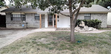 2317 Meadow Dl, Irving