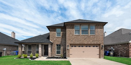 608 Fox Gln, Forney