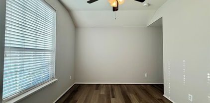 1131 Grimes Dr, Forney