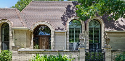 2 Nobhill Dr, Greenville