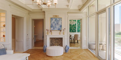 2025 Woodall Rodgers Fwy Unit 52, Dallas