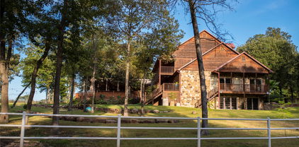 1036 Private Rd, Canton