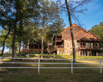 1036 Private Rd, Canton