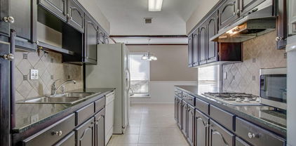 3719 Crestpark Dr, Farmers Branch