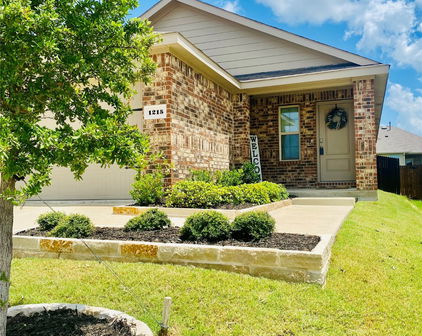 1215 Nursery Dr, Forney