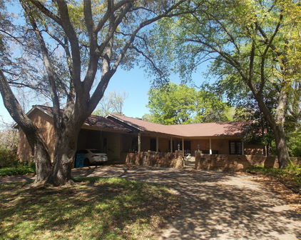704 Adams Ln, Kaufman