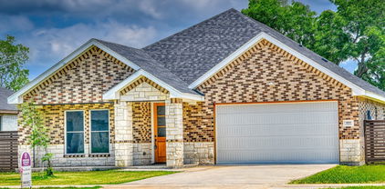 809 S Adelaide St, Terrell