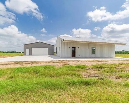 10904 County Road 2452, Terrell