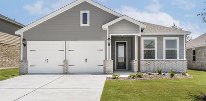 1008 Pecan Pl, Hutchins