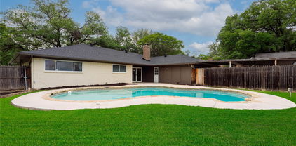 2310 Greenmeadow Dr, Carrollton