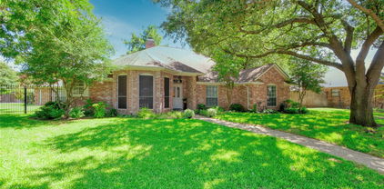 3406 Oak Trail Dr, Rowlett