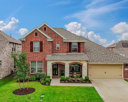 1612 Village Creek Dr, Forney