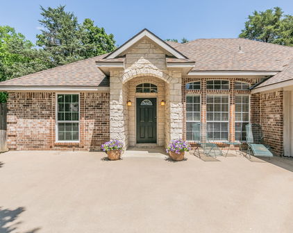 1944 Nottingham Dr, Kaufman
