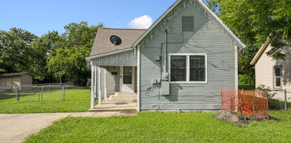 808 E High St, Terrell