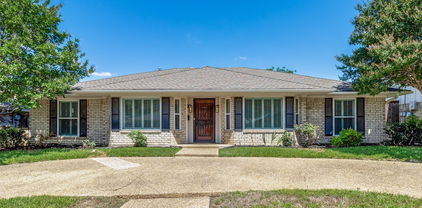 7211 La Sobrina Dr, Dallas