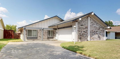 1813 Plantation Rd, Garland