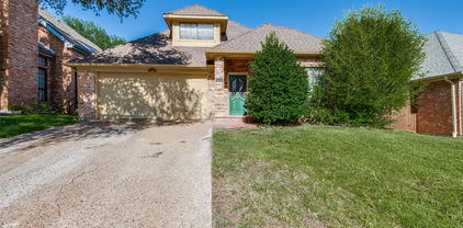 1206 Olde Towne Dr, Irving