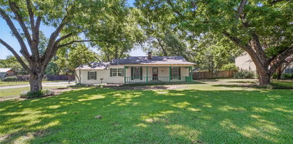 208 Grace Ln, Terrell