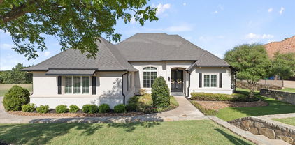 2412 Versailles Dr, Heath