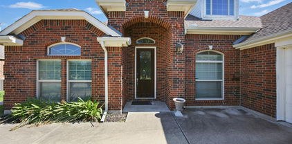 707 Cross Creek Dr, Cedar Hill