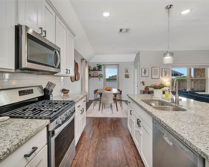 2439 San Marcos Dr, Forney