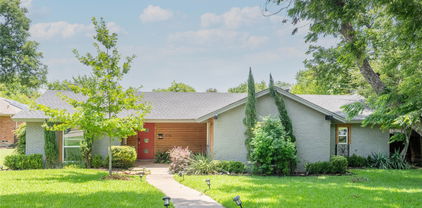 9716 Ravensway Dr, Dallas