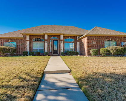 1301 Stork Way, Forney