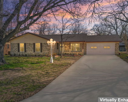712 N 4th, Wills Point