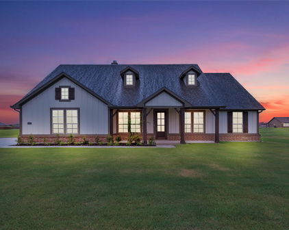 2467 Blackjack Oak Rd, Oak Ridge