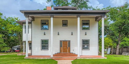 704 S Houston St, Kaufman