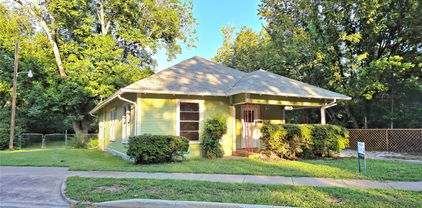 1204 N Frances, Terrell
