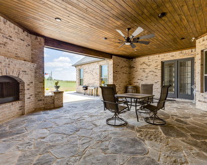 1077 Deerfield Dr, Wills Point