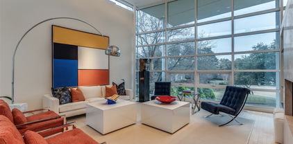 4428 N Versailles Ave, Highland Park
