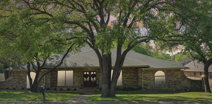 1405 Carriage Ln, Garland