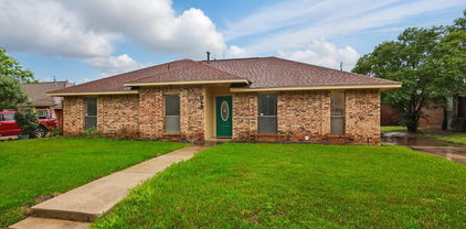 813 Leslie Ln, Coppell