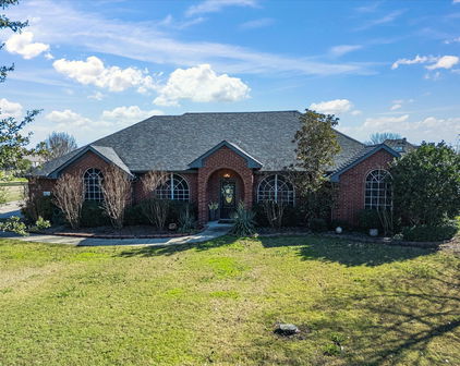 10325 E Clover Ln, Forney