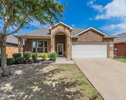 2024 Karsen Ln, Heartland