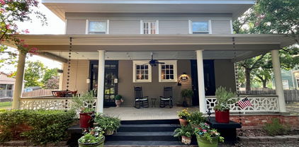 604 Center St, Forney