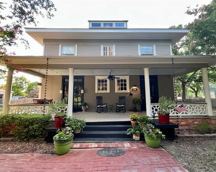 604 Center St, Forney
